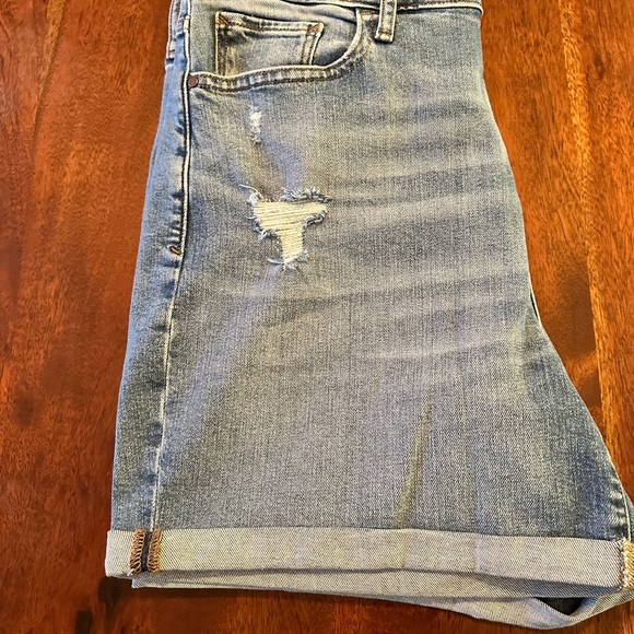 😎A.N.A. Distressed Jean Shorts - Picture 5 of 7